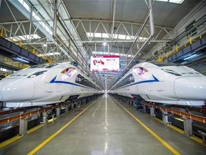 絲桿升降平臺應用-動車檢測平臺